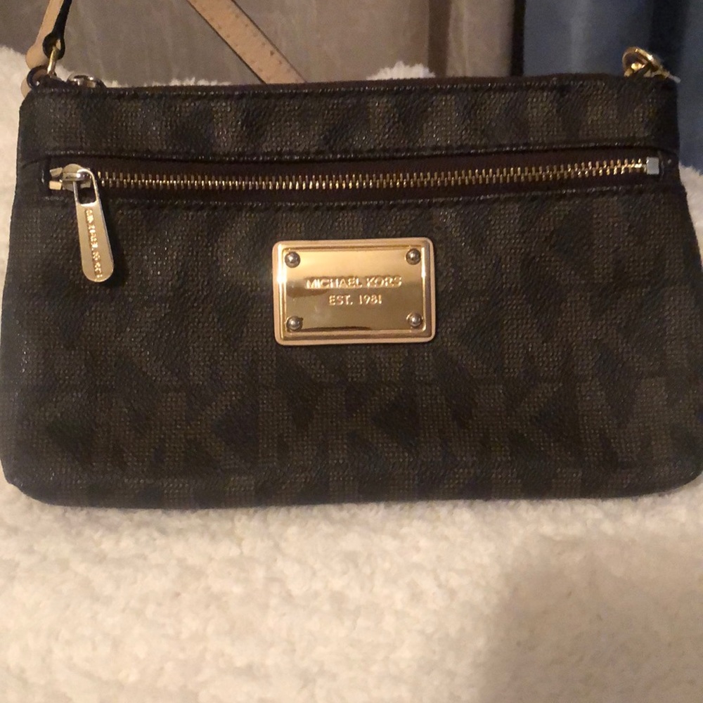 Michael Kors - monogram large wristlet